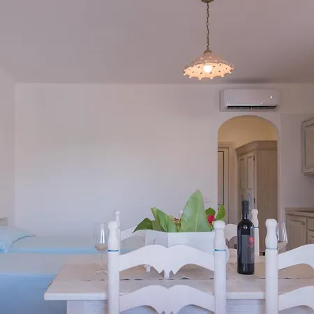 Aparthotel Isa-appartaments In With Air Conditioning