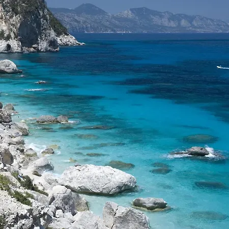 Isa-appartaments In With Air Conditioning 3* Orosei