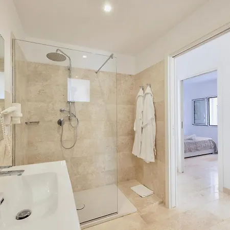 Isa-appartaments In With Air Conditioning Apartmanhotel