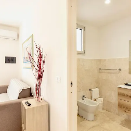 Aparthotel Isa-appartaments In With Air Conditioning 3*